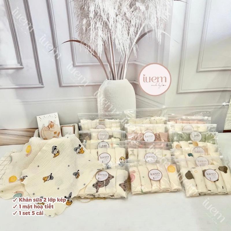 iuem set 5 khăn sữa 2 lớp xô muslin cho bé từ sơ sinh, làm khăn thấm sữa, lau mồ hôi, rửa mặt mềm mịn, mỏng nhẹ (1 mặt hoạ tiết) Khăn Tắm