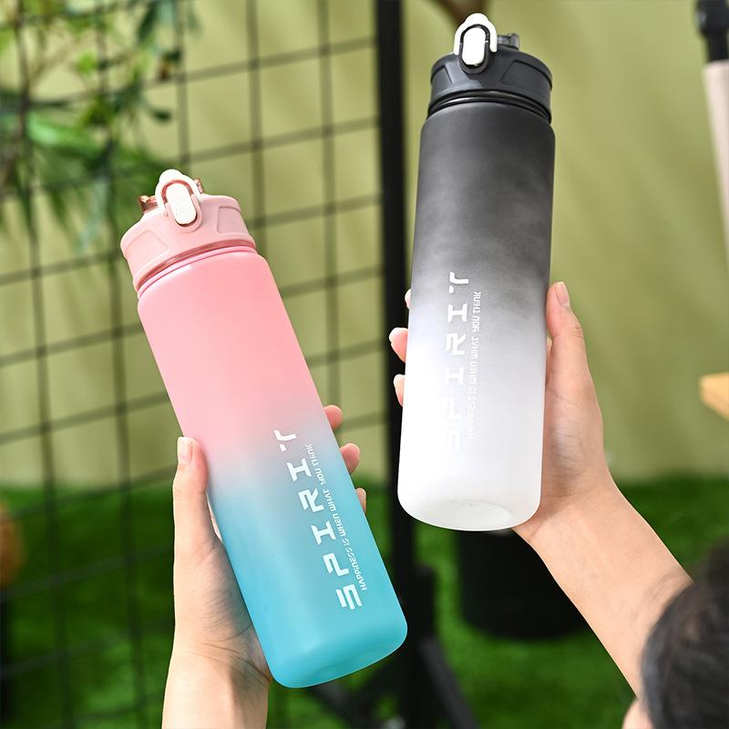 Product Introduction of Bình Nước Thể Thao, Dung Tích Lớn 800ml / 28oz, Chống Rò Rỉ, Cốc Nhựa Đầy Màu Sắc, Thích Hợp Để Uống Nước, Lý Tưởng Cho Du Lịch Ngoài Trời, Cầm Tay, Thích Hợp Cho Phòng Tập Gym Thể Dục Và Thể Dục, Bình 35