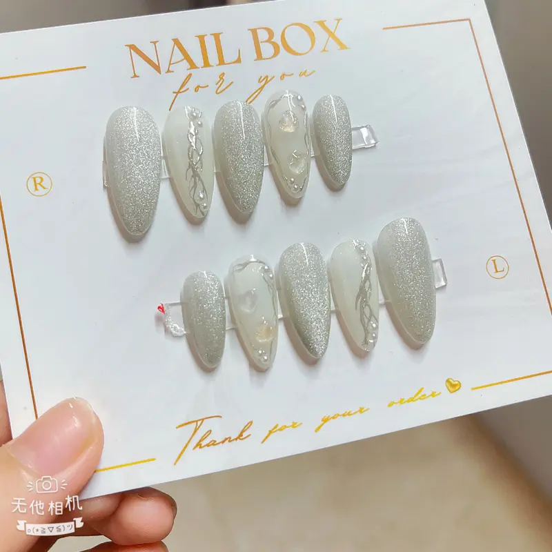 nail box B40 thiết kế mắt mèo đính tym