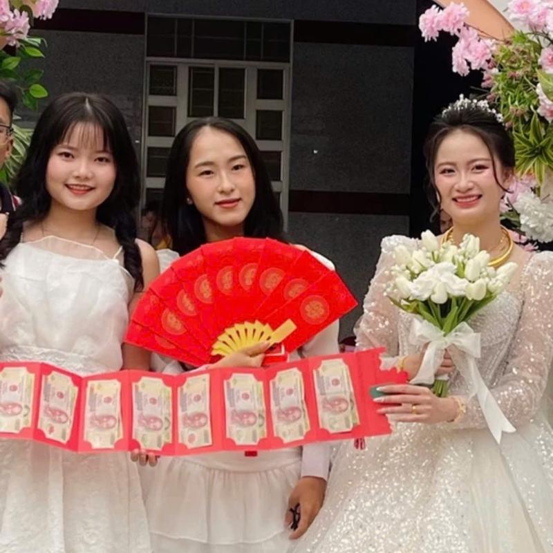 BAO LÌ XÌ QUẠT 10 NGĂN QUÀ TẶNG BẤT NGỜ NĂM MỚI