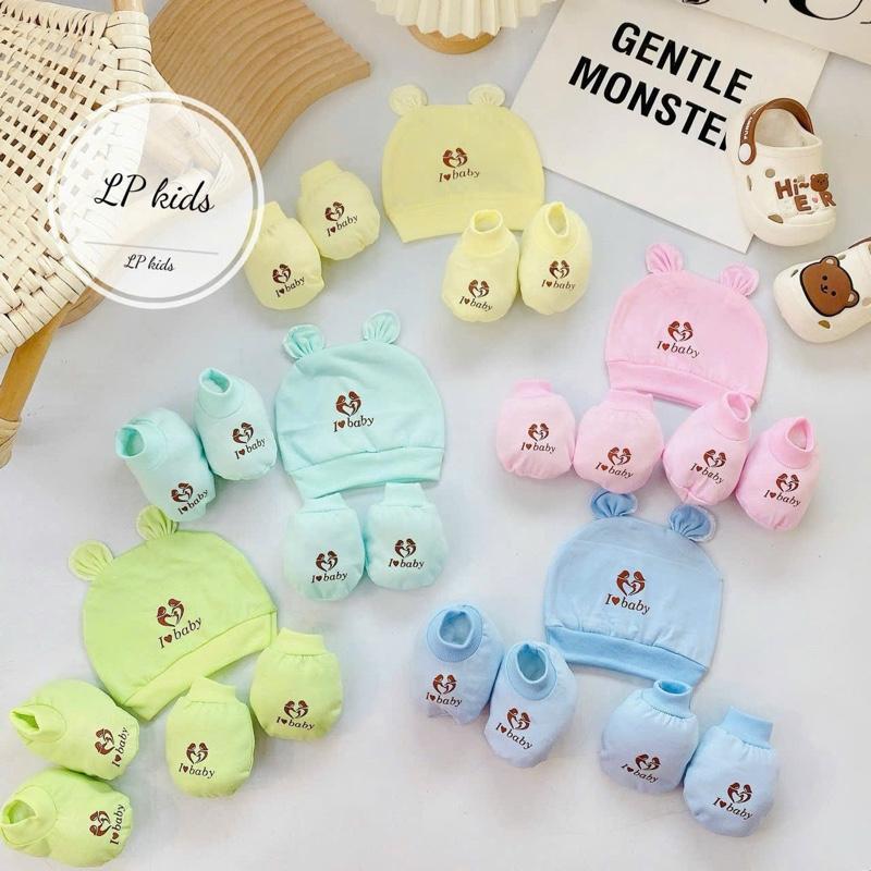 Combo 5 sét gồm 5 chi tiết mũ,bao tay, bao chân cho bé sơ sinh chất liệu cotton…