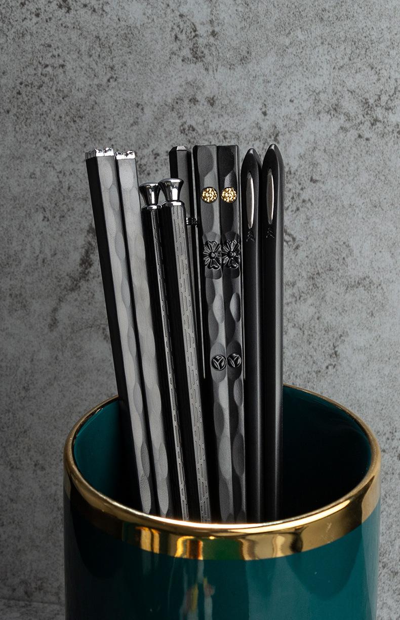 Product Introduction of 5 Pairs Japanese Chinese chopsticks Sushi Sticks Reusable Metal Korean Chopsticks Set Healthy Alloy Tableware Palillos Chinos 12