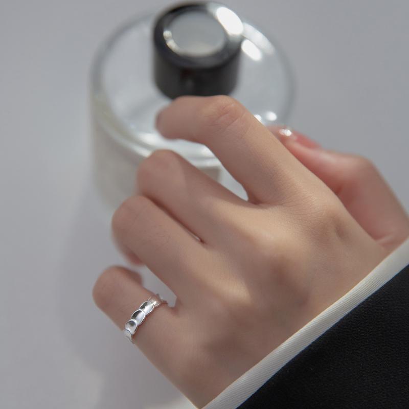 Nhẫn nữ đeo ngón út, nhẫn tròn vảy cá freesize ngón út