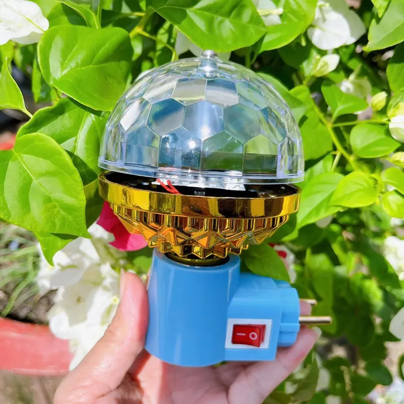 Bóng đèn led,xoay 360 độ,có 7 màu , kèm chui, 1