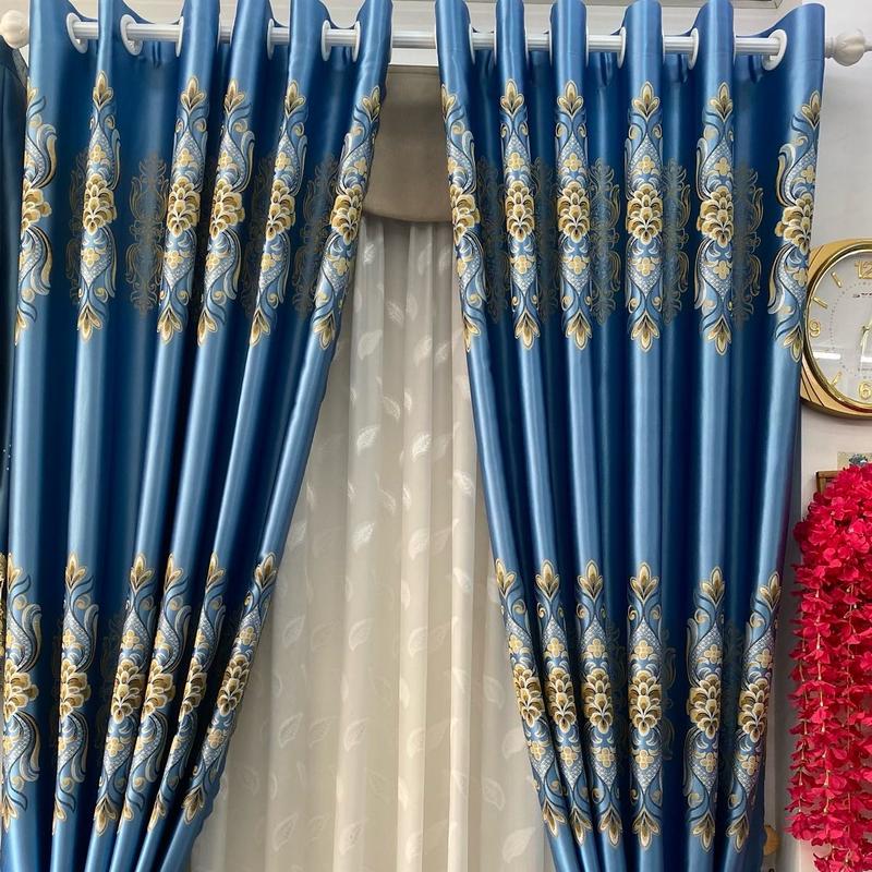 Rèm cửa cản  sáng  90%,vải 3d bông hoàng gia dài màu xanh biển,kiểu may xỏ khoen,giá trong giỏ hàng đang tính là m căng thẳng chưa có độ nhúng,chưa gồm thanh treo rèm.