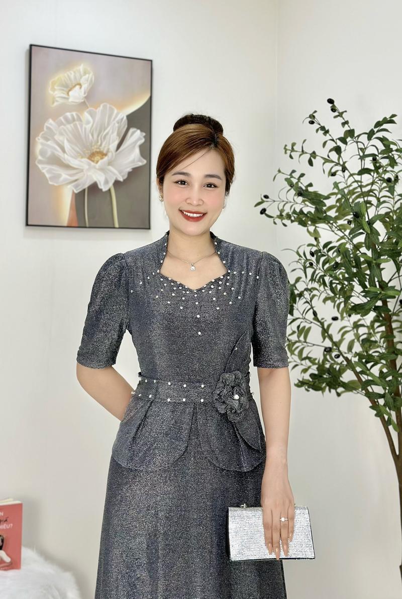 Product Introduction of Đầm Trung Niên M671 Vải Nhủ Co Giãn Mát Mịn Kết Hoa Đính Đá Cho Mẹ Đi Chơi Dự Tiệc Từ 48-75kg Ôm Gọn Thanh Lịch Nữ Women Dress 7