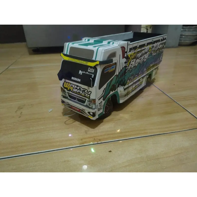 Miniatur truk oleng Canter mobil mainan anak kekinian bisa belok kanan kiri bonus terfal 8