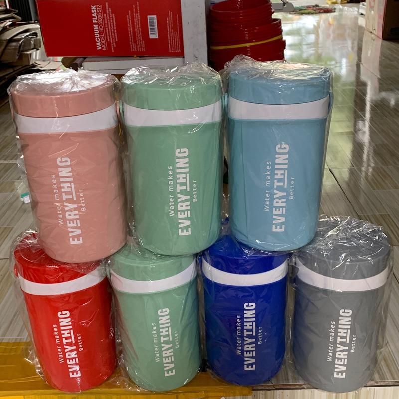 1 cái bình giữ nhiệt nhựa 2lit của duy Tân mẫu mới chọn màu ngẫu nhiên ạ bình tròn