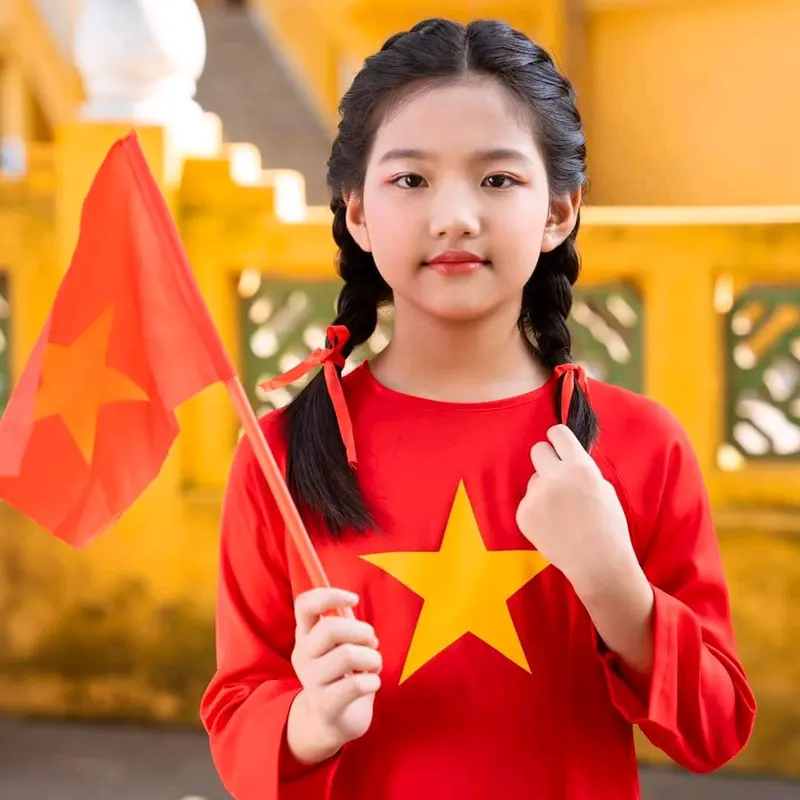 Áo dài Cờ Đỏ Sao Vàng Việt Nam dành cho bé gái chất liệu lụa tông đỏ tươi và vàng 2