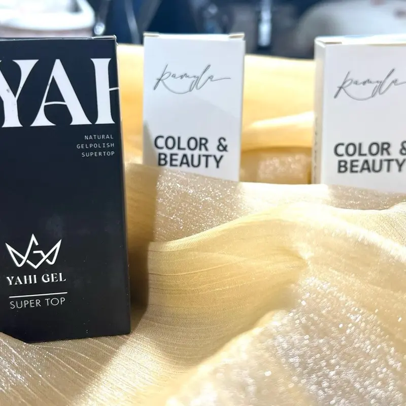 (Cap)  Base top Yahi chĩnh hãng siêu bóng siêu bền( tặng 1 chai sơn ngẫu nhiên) Dòng base top bóng bền, chất gel không quá lỏng cũng không quá đặc, dễ dùng YAHI 4