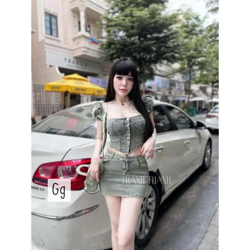 Set xinh 2 món chất jeans gồm áo cúp ngực đính nút giữa phối chân váy ngắn kèm ảnh thật