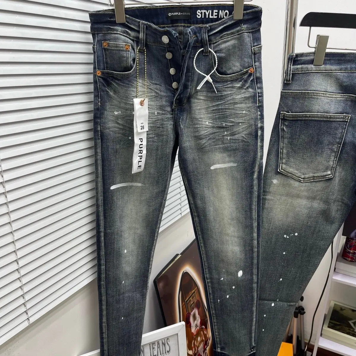 Quần jeans purple vảy sơn hai bên đùi, ống côn bó sát co giãn cúc 4 khuy, new