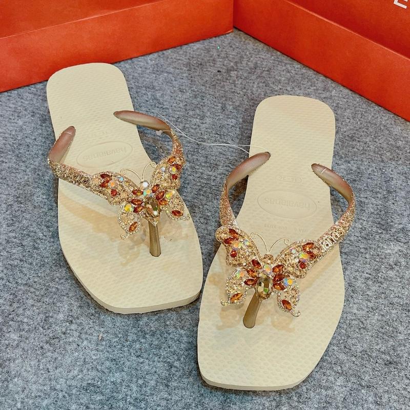 Dép Đế Vuông Kim Tuyến Gold Kèm Charm Cho Nữ, Chất Liệu Cao Su Non, Xinh Chân.