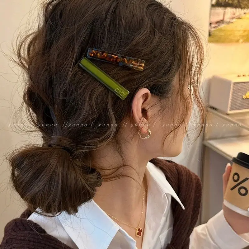 Elegant and stylish acetate simple 2 hair clips, specially designed for women, featuring a new high-end headband accessory with temperament and side duckbill clip
