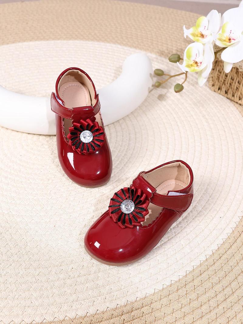 Product Introduction of Girl's Cute Flower Decorated Flat Shoes, Fashionable Patent Leather Shoes for Party, Daily Clothing Decor for Kids 1