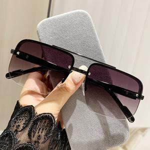 แว่นกันแดดทรงเหลี่ยม สำหรับผู้ชายและผู้หญิง แว่นกันแดดแบบบางกรอบใหญ่ กันแดด เหมาะสำหรับขับรถ สไตล์ดาราอินเทอร์เน็ต ดีไซน์คางคก