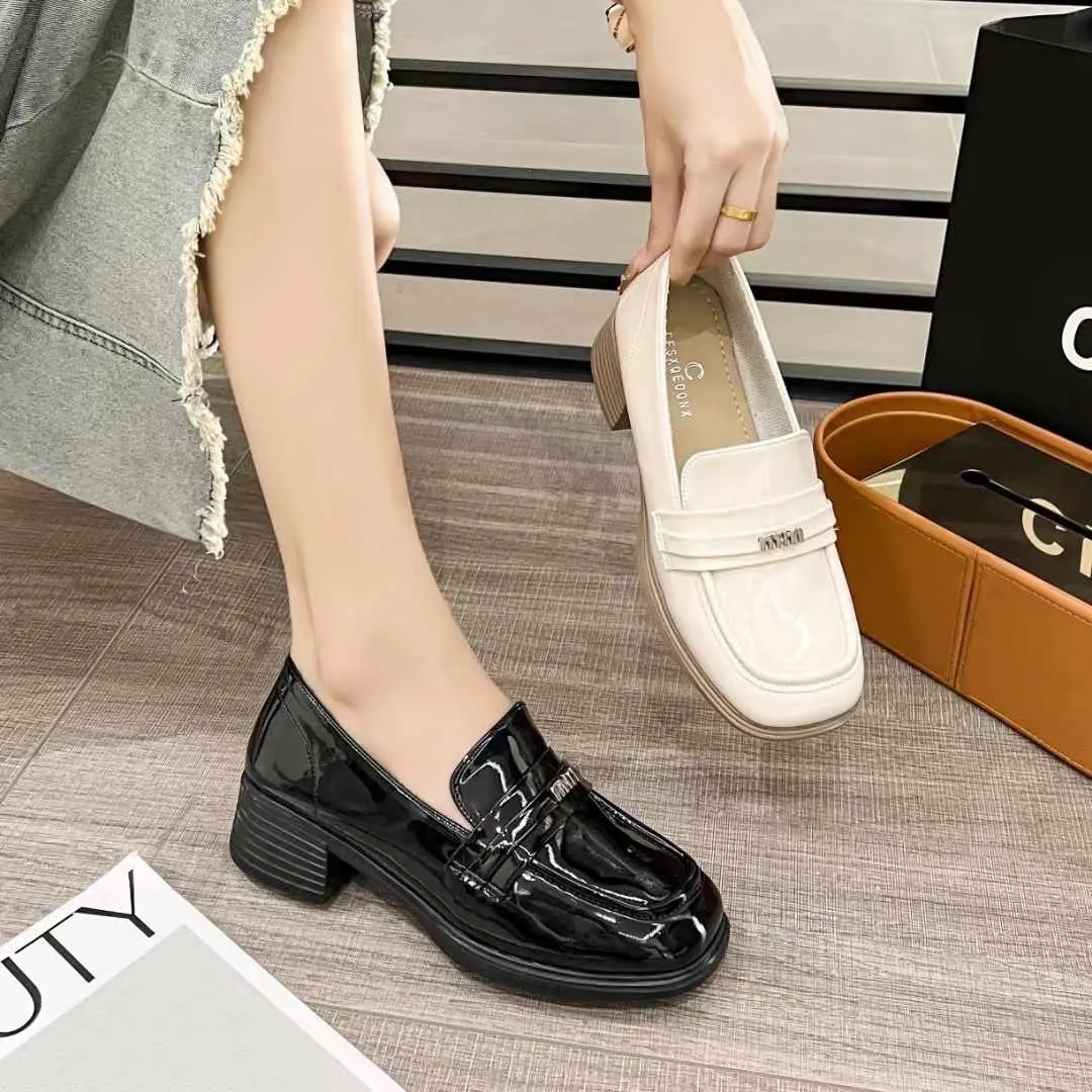Giày nữ kiểu dáng mới,chất da bóng đế cao 6cm dễ đi,hàng size chuẩn lên lấy đúng size nhé
