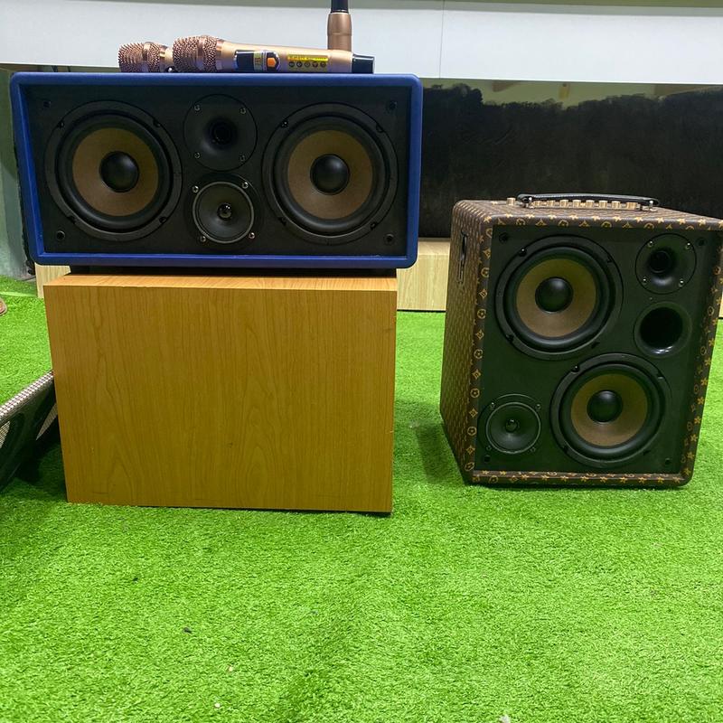 [BB-316pro]Loa karaoke xách tay bọc da cao cấp chính hãng 2 bass 16cm,2 treble,2 micro cao cấp UHF hát siêu nhẹ . Hàng công ty chính hãng bảo hành 12 tháng,bao test 1 tuần,lỗi đổi mới trong vòng 30ngày đầu 4 đường Củ Loa Nghe Nhạc 5