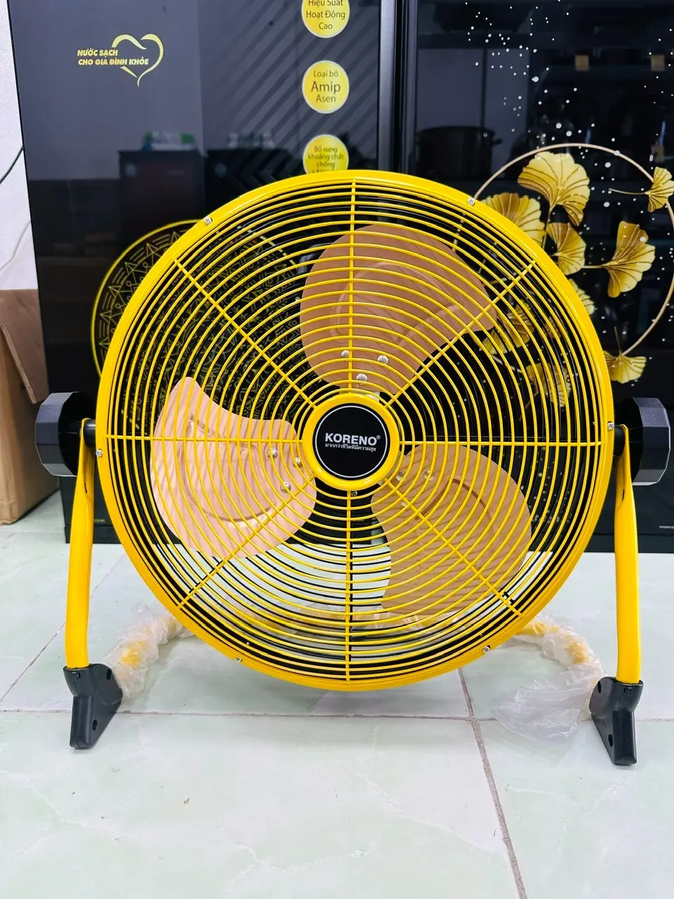 Quạt tích điện Koreno, KN 114, tích điện lên đến 24 tiếng, sạc nhanh, 12 cấp độ gió, bảo hành 12 tháng