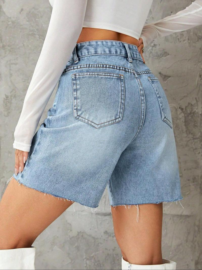 Product Introduction of Women's Distressed Hem Denim Shorts, Fashion Casual Raw Hem Short Jeans for Daily Outdoor Wear, Ladies Bottoms for Spring & Fall 6