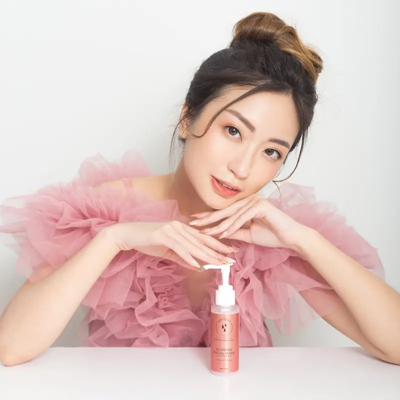 FACIAL WASH GLOWING SERIES BY DAVIENA SKINCARE 2