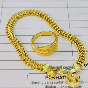 PERHIASAN WANITA Gelang tangan titanium gold motif kelabang free cincin ular anti karat. TERLARIS