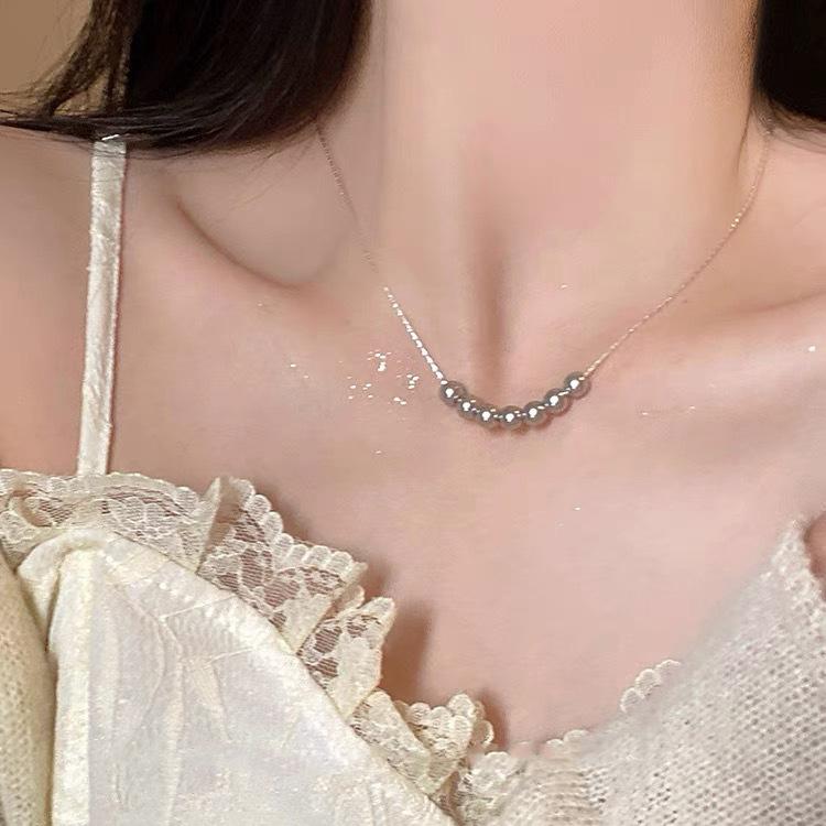 Product Introduction of Pearl Necklace for Women, Niche Light Luxury Design, High-end Fashionable Temperament, Clavicle Chain, Choker, Sweater Chain, Bead Chain 1