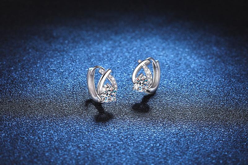 Product Introduction of S925 Sterling Silver Earrings Moissanite Stud Earrings Cross Water Drop Earrings Light Luxury Korean Style 1 Karat Moissanite Stud Earrings for Women 4