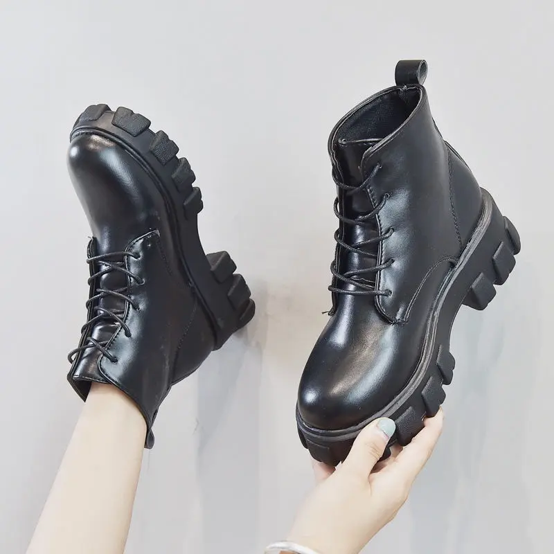 FREE BOX LIVY Sepatu Kyujin Boots Wanita Fashion Korea Premium Class Shoes 2
