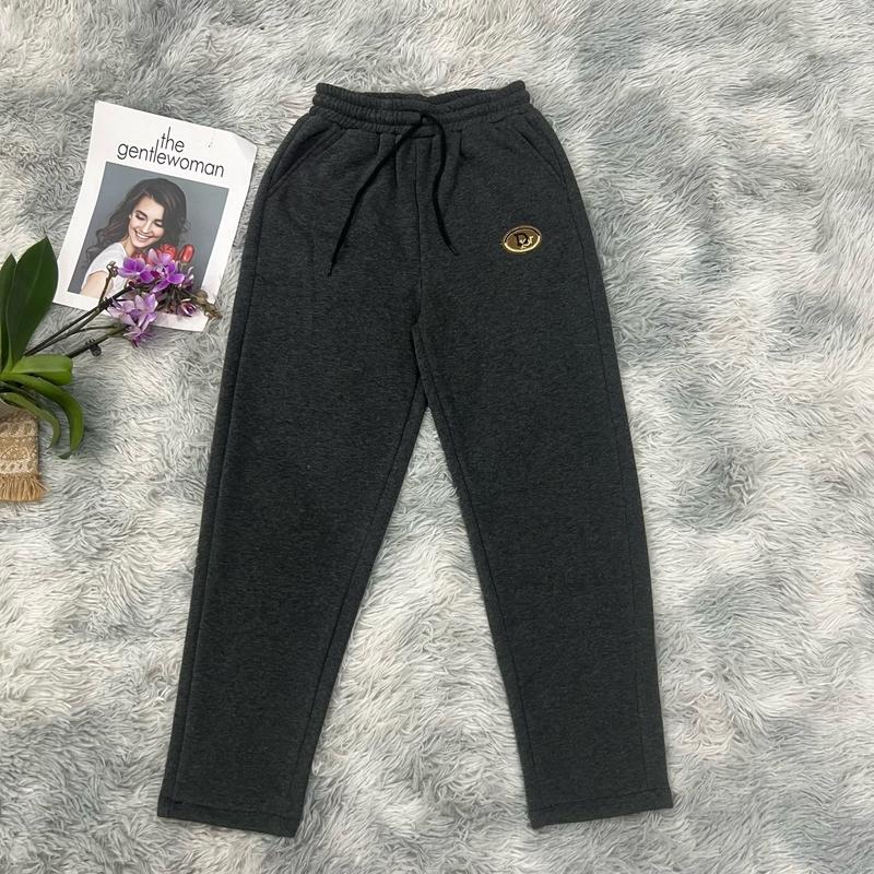 Quần nỉ lót lông dày mịn, ấm áp.