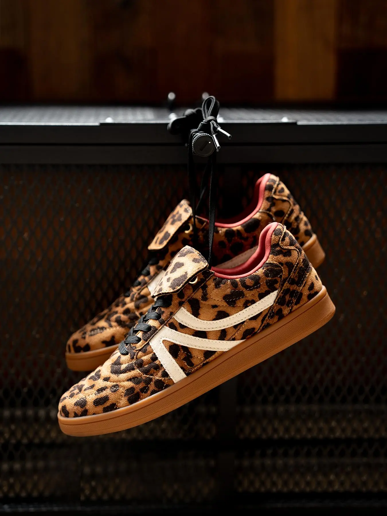 Women's Fashion Colorblock Leopard Print & Solid Color Lace Up Low Top Sneakers, Casual Women's Sneakers, Comfort Running Shoes, Sports Shoes for Girl Daily Wear, Female All-match Round Toe Shoes for Fall & Winter Trending Shoes