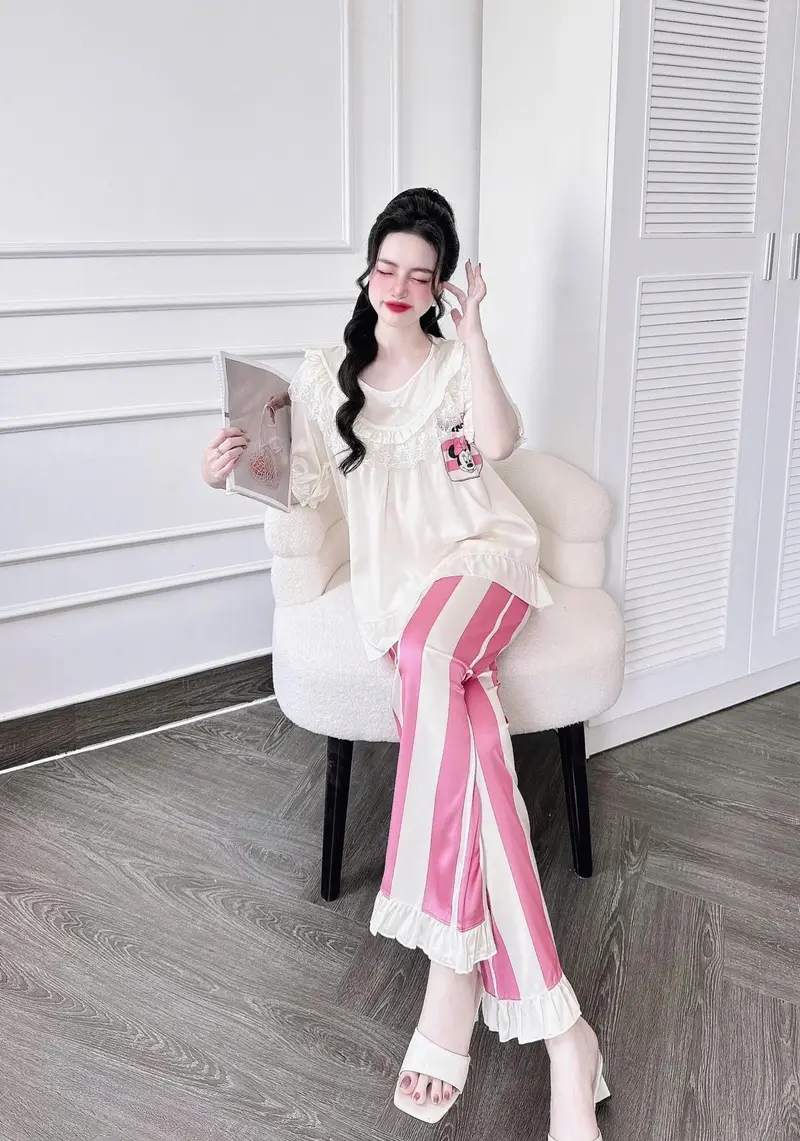 Product Introduction of ️Em lên tiểu thư phối bèo tay ngắn quần dài new️ Form < 65kí, quần có túi ạ Women Áo Nữ 2