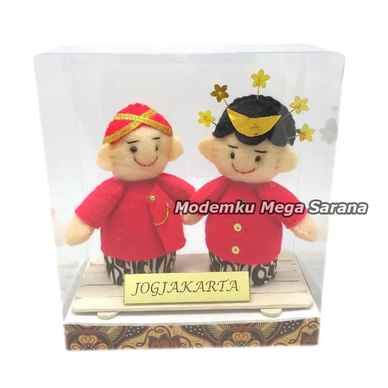 Boneka Pakaian Adat Jogja 1