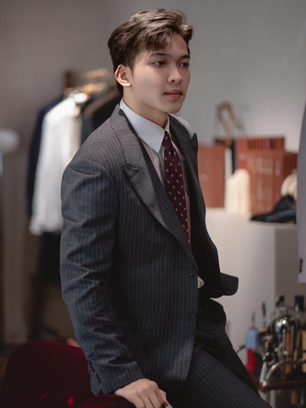 REMMY VQ503 Bộ suit nam ve nhọn, ghi xước kẻ sọc chỉ trắng (Chọn lẻ áo veston + chọn lẻ quần)