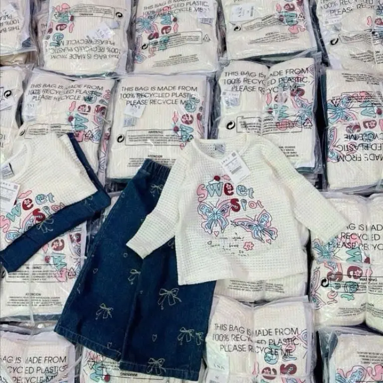B033-Bộ quần jeans xuông phối áo thun dài tay cho bé gái - Heo 4