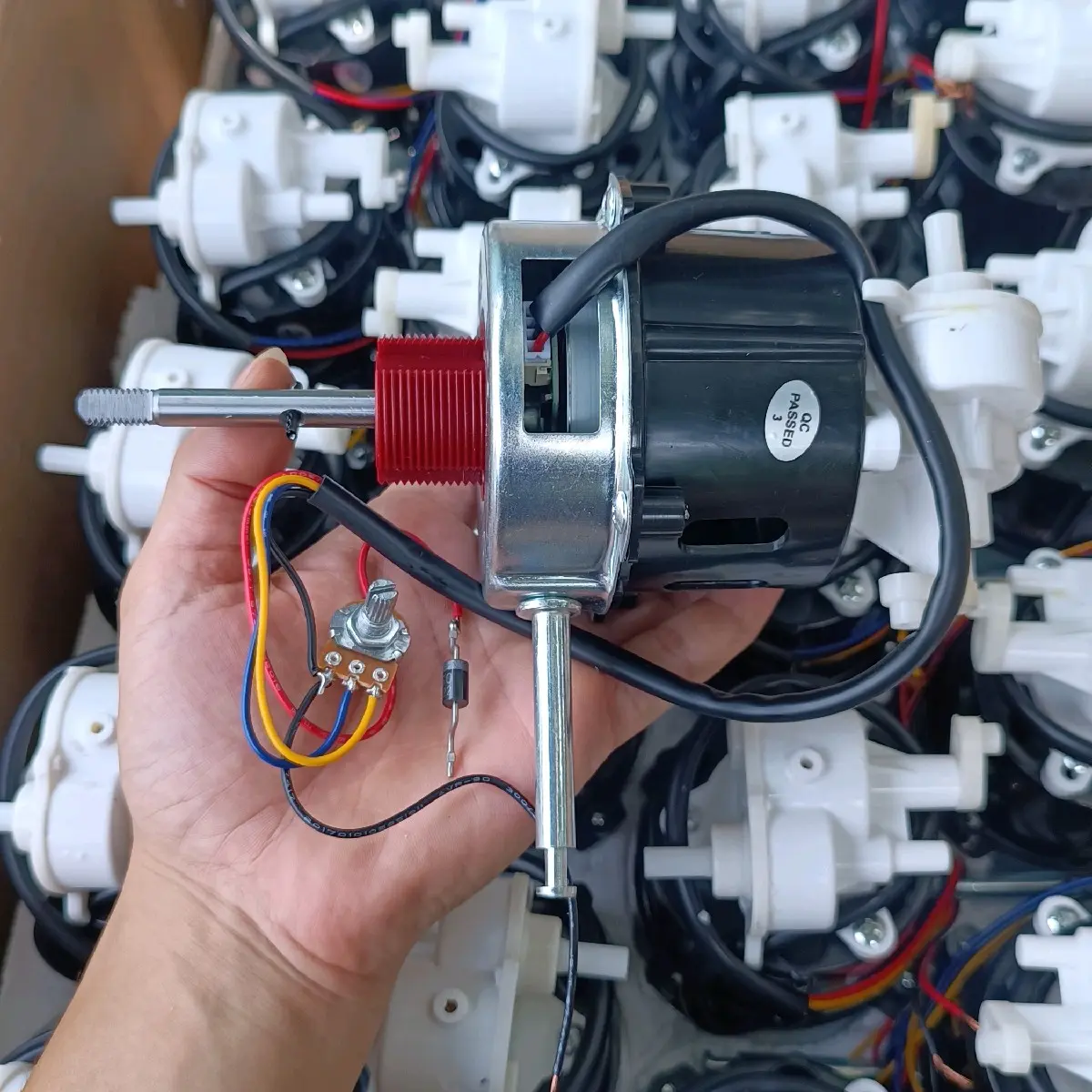 củ quạt bldc không than 12v-27v công xuất 22w