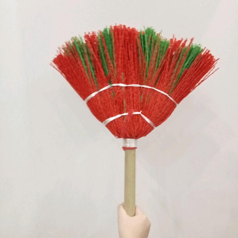 chổi chiếu quét sân, quét lá, quét nhà tiện ích trong gia đình 2