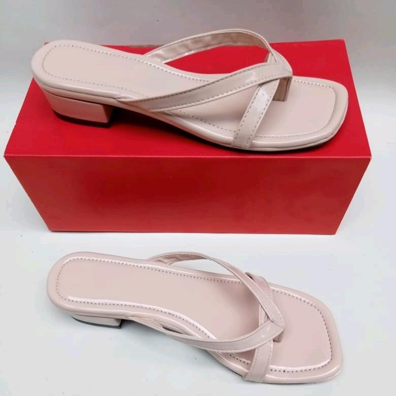 sandal hels wanita hak 3 cm model jepit Hak Datar Hak Setengah (3-5 cm) Santai 3