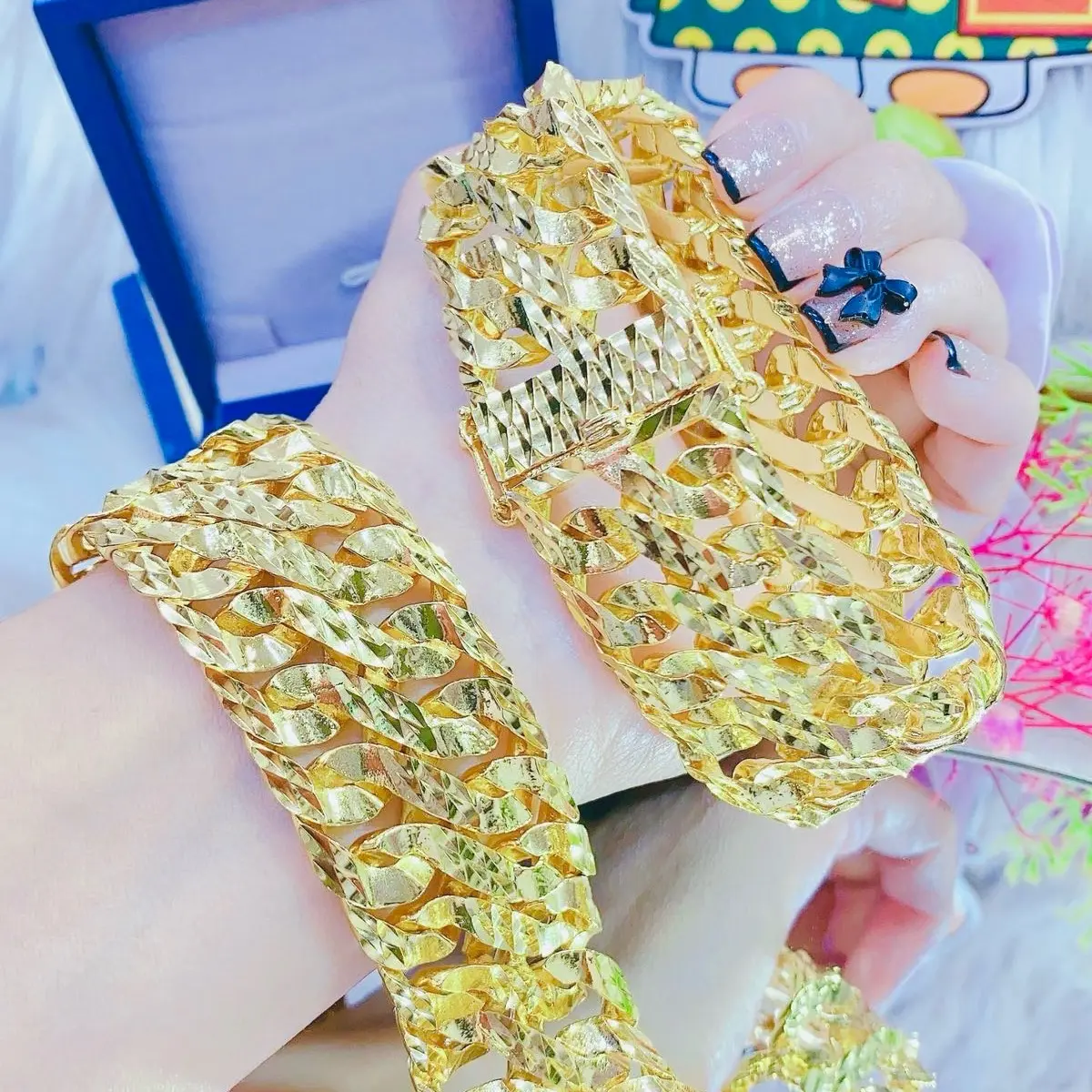 Lắc tay nam lẫn nữ kiểu xích bản lớn màu 18