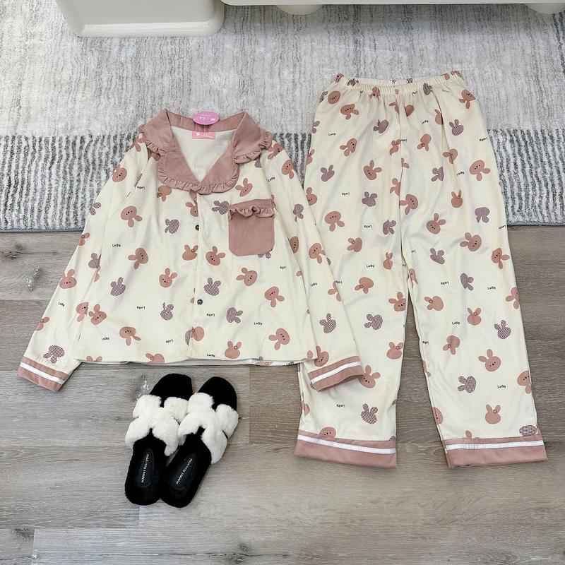 Bộ đồ ngủ mặc nhà nữ Hh tay dài cổ pizama bản to trơn 1 màu  túi áo bên phải ngực áo quần xuông hoạ tiết Thỏ in chìm  chất liệu Nhung Tuyết mềm mướt êm dày dặn mặc thu đông Ấm