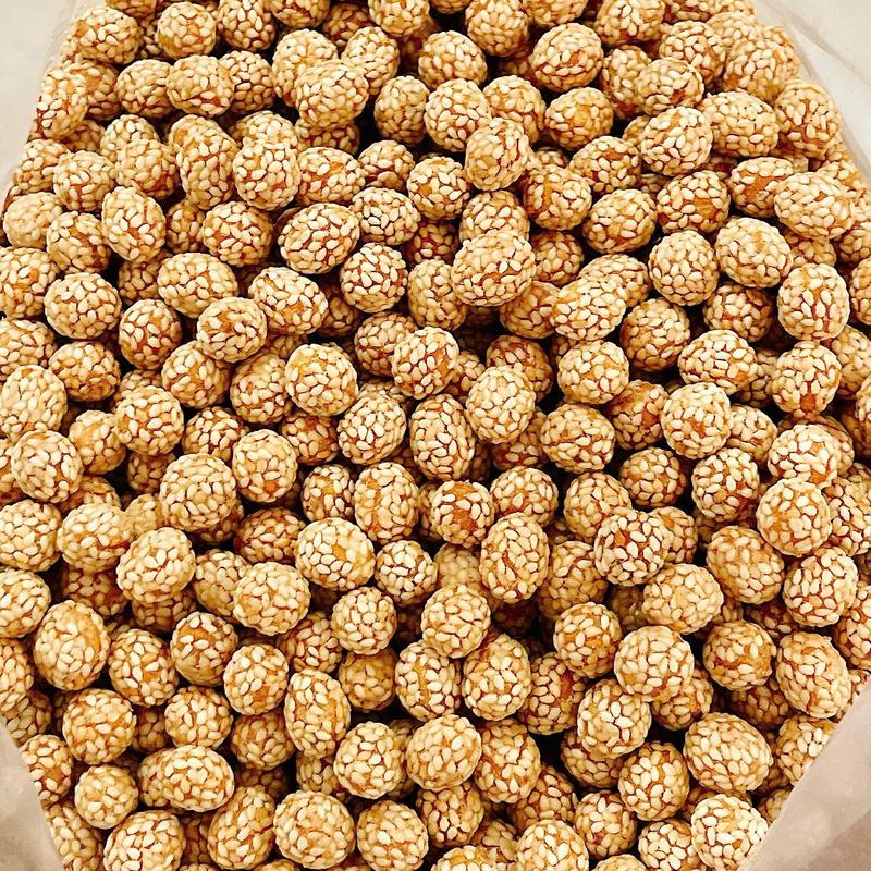 Đậu Phộng Da Cá Cốt Dừa Phủ Mè siêu giòn thơm ngon hộp 500g MamiFoods 2