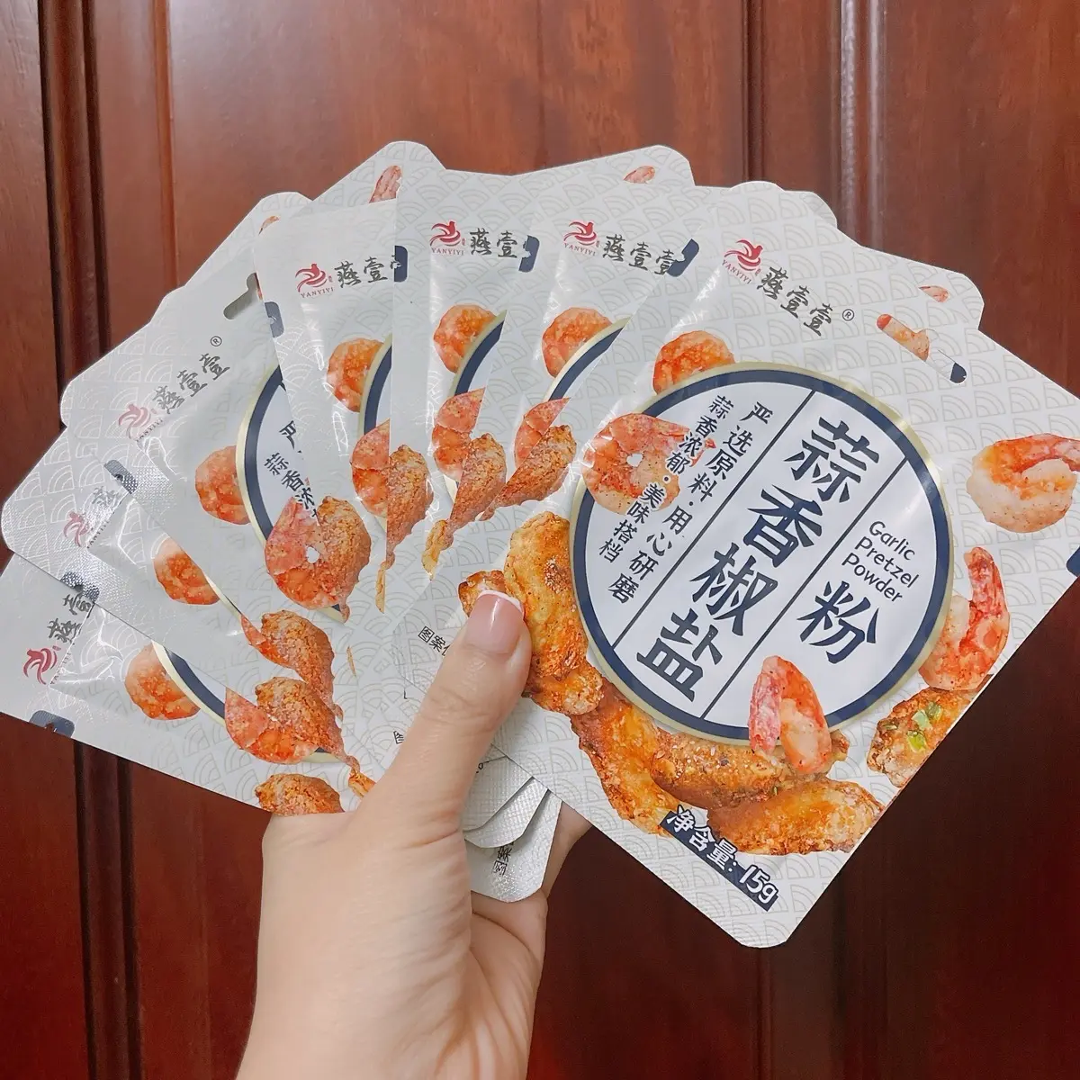 15 GÓI GIA VỊ  BỘT MUỐI TIÊU TỎI YANYIYI ( MÓN TÔM HẢI SẢN SÓC MUỐI THƠM NGON) - 1 GÓI 15GR Cay