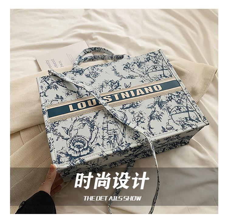 Product Introduction of Trendy Large Capacity Tote Bag for Women 2025 New Fashion Canvas Shoulder Handbag Tote Bag Niche Handbag Wholesale 3