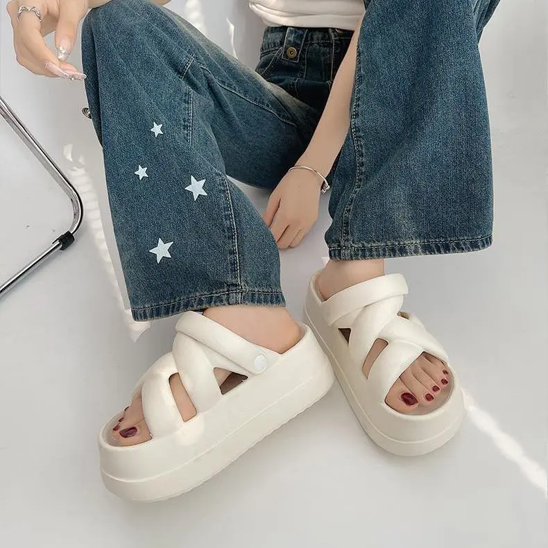 Dép Gót Khối, Rất Phổ Biến Chất Liệu Cao Su Chất Lượng Tốt, Đế Mềm, Thoải Mái Khi Mang, Có Dây Đeo Sang Trọng Độc Đáo Có 5 Màu Tùy Chọn, Đặt Hàng Ngay, Rất Rẻ, Nhanh Tay Đặt Hàng. 2