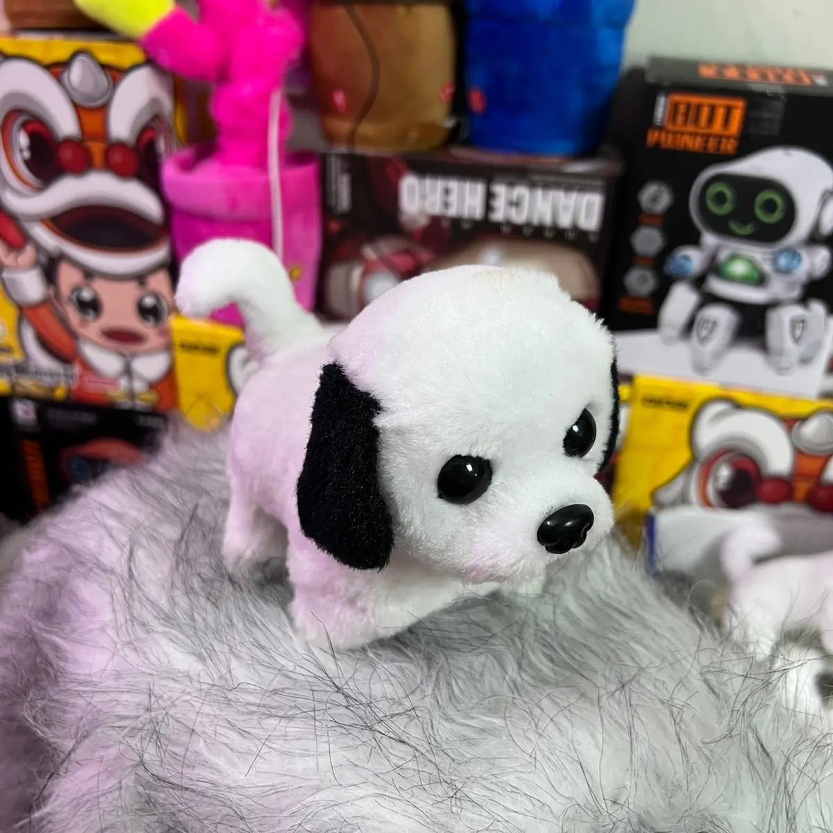 Chó chạy pin tai màu ( kèm 2 pin ) Toy Đồ Chơi