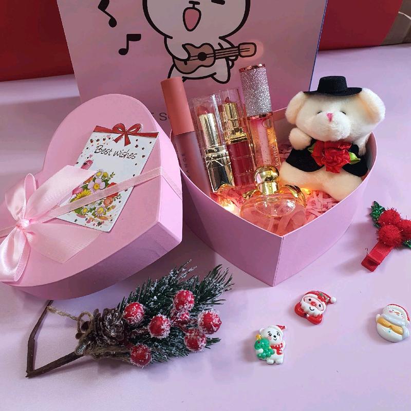 Combo quà tặng bạn gái lãng mạn xinh xắn nhân ngày lễ ngày kỉ niệm,giáng sinh...Combo có son, nước hoa, gấu bông, thiệp, đèn led, túi quà, hộp quà và giấy rơm trang trí