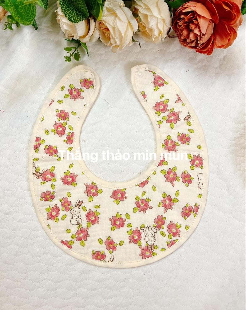 Product Introduction of Yếm ovan cho bé trai và  bé gái  được  làm từ vải musslin nguyên chất an toàn cho da và sức khỏe  cho bé 8