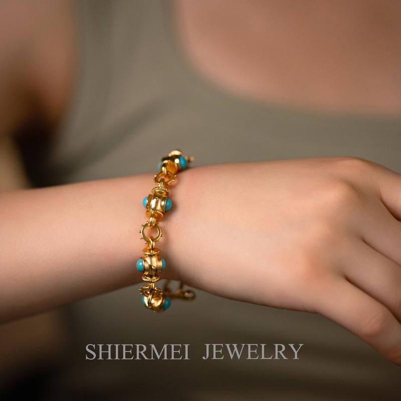 Product Introduction of Qingdao Mid-Ancient Vintage Series Double-Sided Three-Dimensional Turquoise Retro Gold-Plated Ins Court Niche High-Grade Bracelet 2