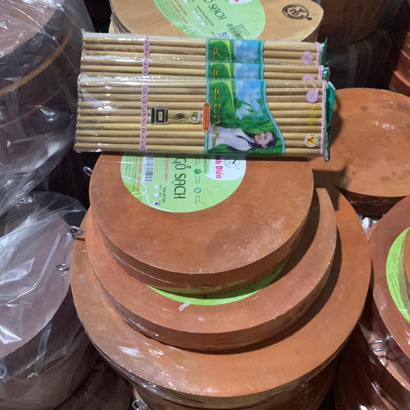 1 bộ thớt gồm 3 cái 22cm/25 Cm/30cm thớt gỗ tự nhiên của cơ sở thanh điền có tặng thêm 30 đôi đũa tre luôn ạ