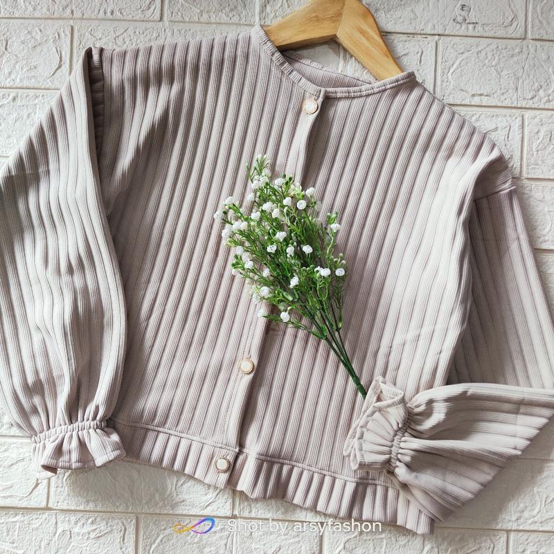 Product Introduction of Tania Crop cardy Knit - Outer Button Vintage Korea Cantik Fit Panjang Knitwear Wanita Kancing Cardigan Lembut Nyaman 2